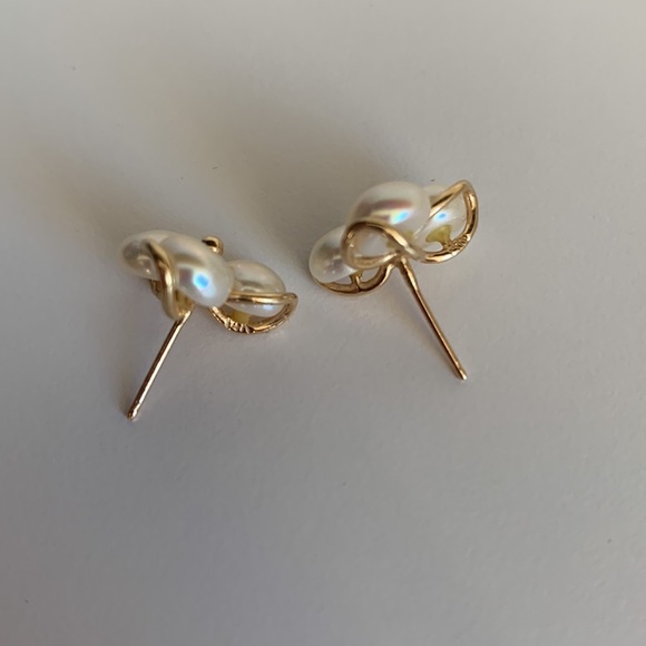 🌼☘️🌸☘️🌼 WHITE BUTTON FRESHWATER CULTURED PEARL & 14K GOLD POST STUD EARRINGS - Picture 4 of 8